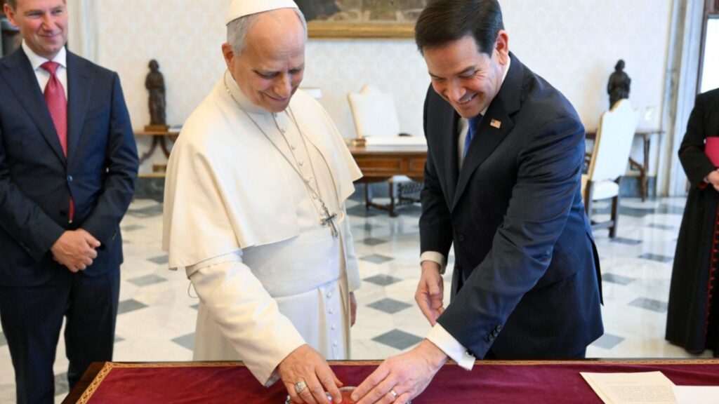 Marco Rubio busca restaurar lazos con el papa León XIV tras las tensiones con Donald Trump