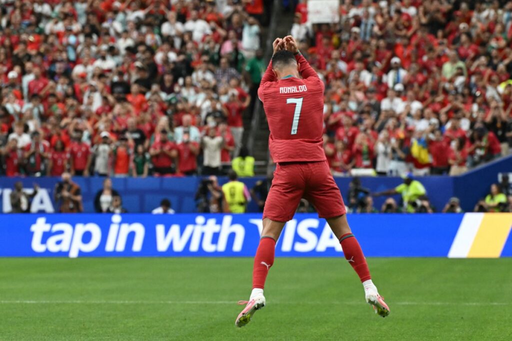 Cristiano Ronaldo, el &uacute;nico jugador en anotar en seis Copas del Mundo, celebra su primer gol del Mundial 2026 este 23 de junio