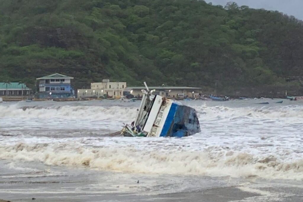 Mar de fondo afecta embarcaciones y zonas de San Juan del Sur en el departamento de Rivas