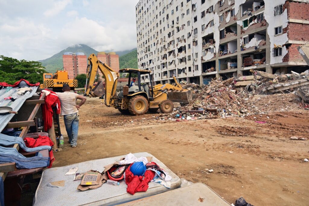 Asciende a casi 4.500 el saldo de fallecidos en Venezuela por los terremotos