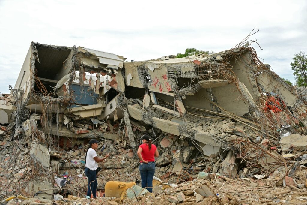 «Hasta lo último»: el trauma de un voluntario por encontrar a sus familiares sepultados en Venezuela