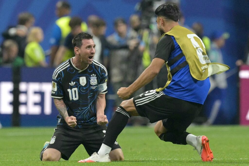 Argentina remonta 2-1 a Inglaterra y jugará la final del Mundial con España