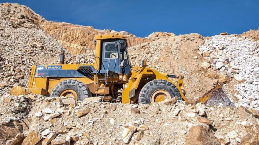 Entregan más de 100 mil hectáreas en tres concesiones mineras a Three Golds Coins S.A.