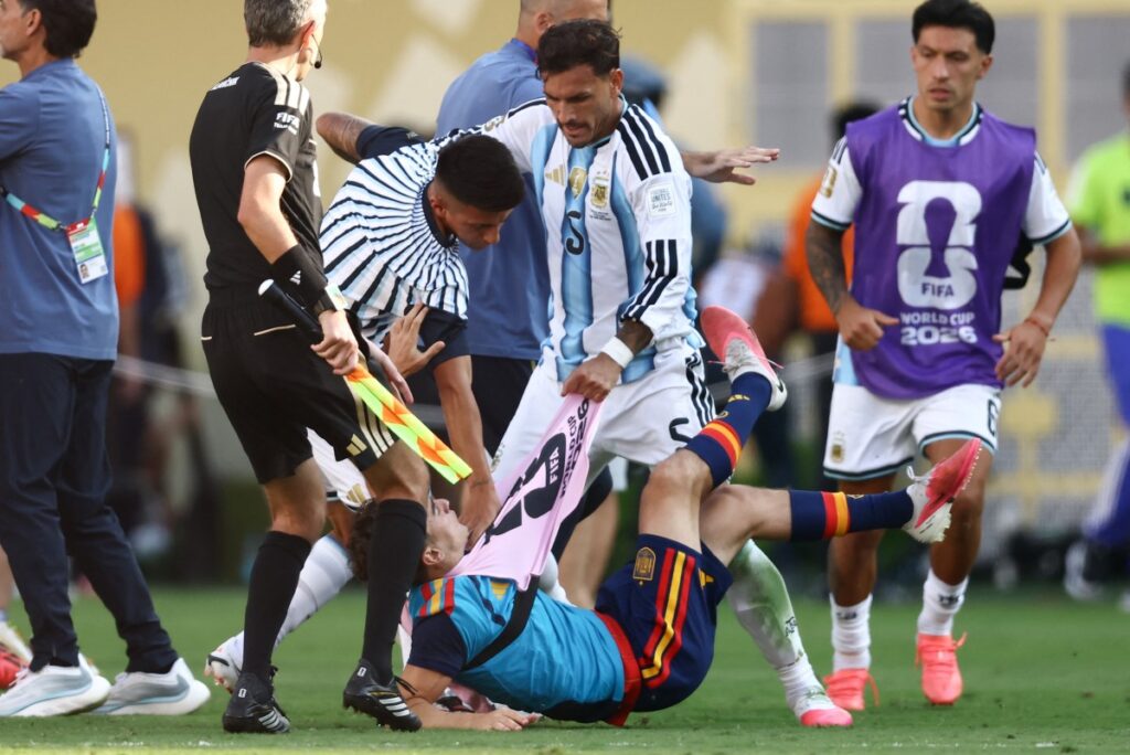 Diez partidos de suspensión para Leandro Paredes por incidentes en final del Mundial