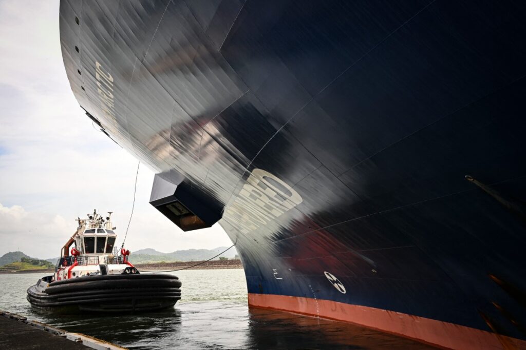 Canal de Panamá inicia reducción de tránsito de buques afectado por El Niño