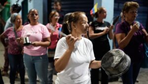 Venezolanos protestan por crisis eléctrica: viven hasta 12 horas diarias sin luz