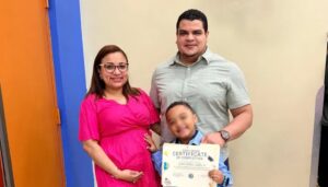 ICE detiene a nicaragüense solicitante de asilo en EE.UU.: su esposa embarazada teme que sea deportado