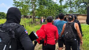 Costa Rica detiene a 21 nicaragüenses durante operativo contra la minería ilegal en Crucitas