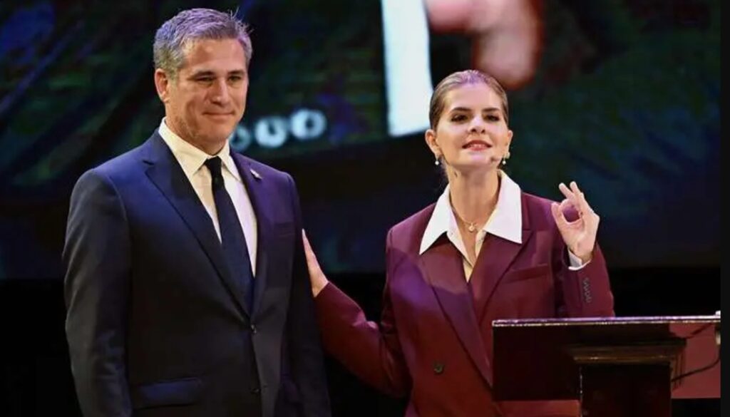 Presidenta de Costa Rica despide a su canciller por asistir a reunión con Trump sin avisarle