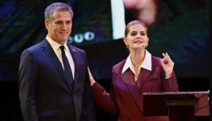 Presidenta de Costa Rica despide a su canciller por asistir a reunión con Trump sin avisarle