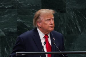 Trump amenaza con usar «poderío militar» en América Latina