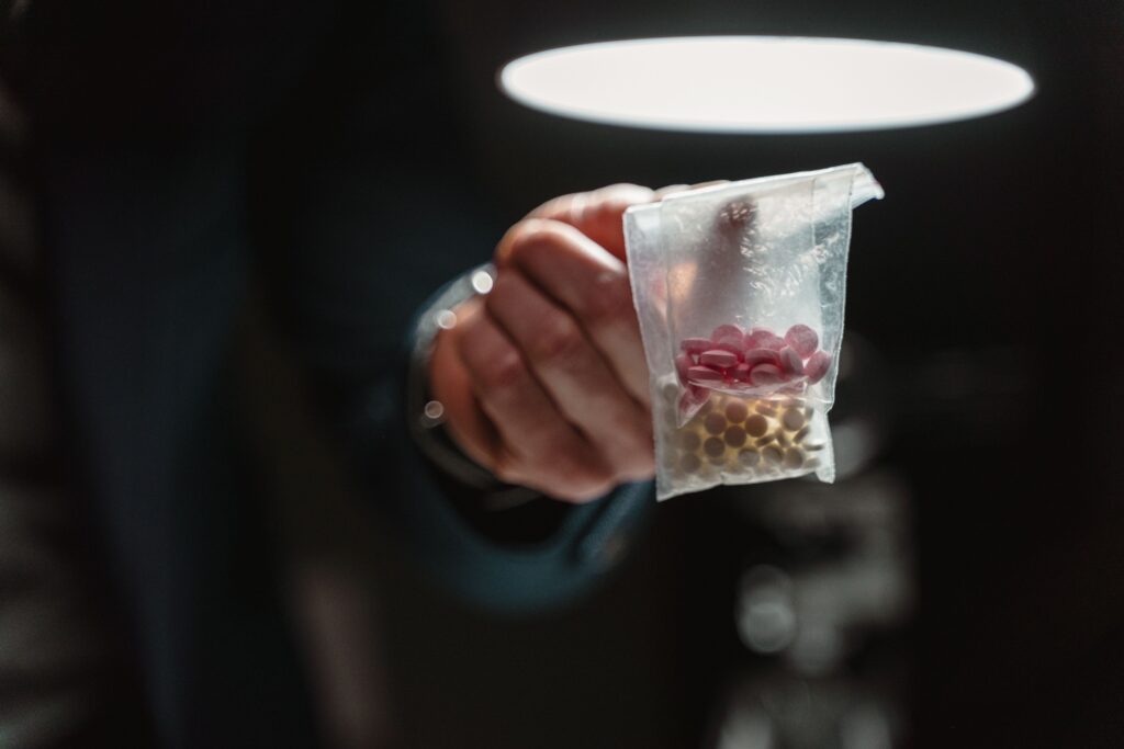 EE. UU. condena a nicaragüense por traficar 104.000 pastillas de fentanilo