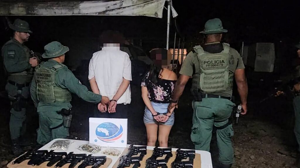 Así era el arsenal de la pareja nicaragüense que fue capturada en Costa Rica