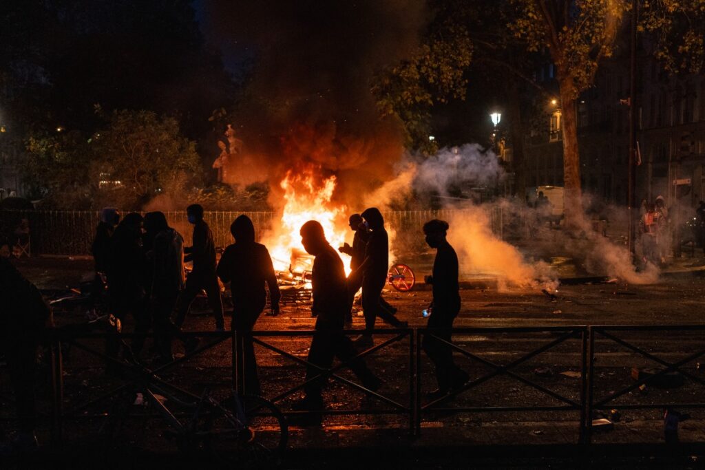 Protestas en Francia dejan miles de detenidos, cientos de heridos, disturbios y saqueos